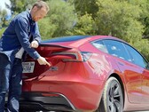 La Model 3 Performance dépasse ses propres estimations d'autonomie (image : Top Gear/YT)