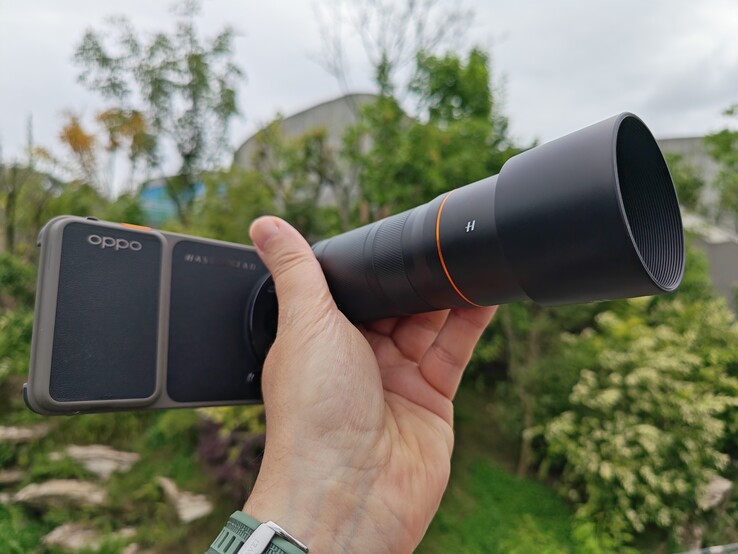 Oppo Find X9 Ultra avec téléconvertisseur