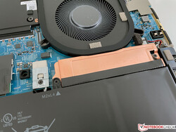 Les deux emplacements pour SSD sont recouverts de plaques de cuivre.