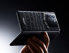 Le Vertu AlphaFold peut être recouvert de cuir de veau ou d'alligator.