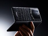 Le Vertu AlphaFold peut être recouvert de cuir de veau ou d'alligator.