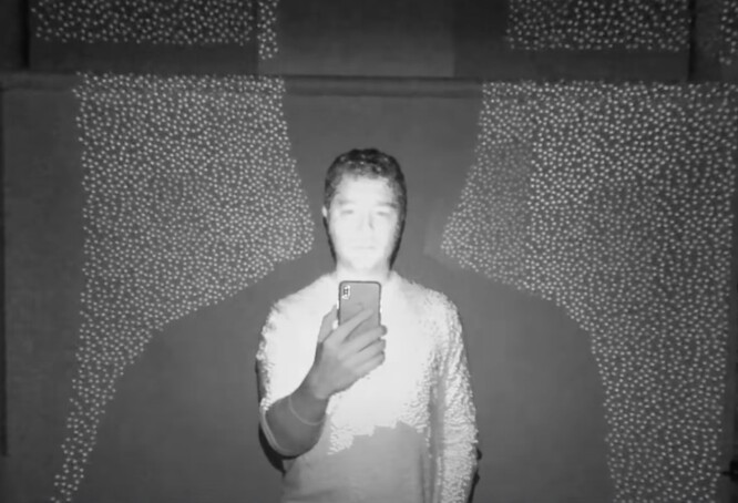 ApplefaceID fonctionne à l'aide d'un projecteur de points, d'un illuminateur et d'un capteur infrarouge. (Source : Tech Insider sur YouTube)
