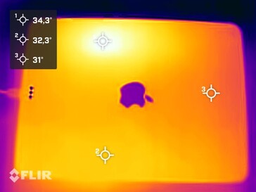 Carte thermique infrarouge avec un seul point chaud juste au-dessus de la puce M1 (arrière)