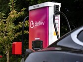 Un chargeur public de la marque Believ au Royaume-Uni (Source : Believ)
