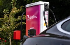 Un chargeur public de la marque Believ au Royaume-Uni (Source : Believ)