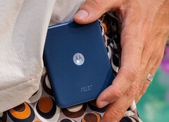 Le Motorola Razr 60 est disponible dans de nouvelles couleurs. Cependant, peu de choses ont changé par rapport à son prédécesseur. (Source de l'image : Motorola)