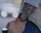 La smartwatch NORM 1 possède un écran OLED caché et des fonctions liées à la santé. (Image source : NORM via Kickstarter)