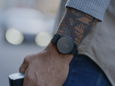 La smartwatch NORM 1 possède un écran OLED caché et des fonctions liées à la santé. (Image source : NORM via Kickstarter)