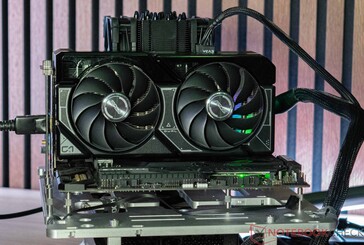 Le ASUS Dual GeForce RTX 4060 Ti OC pendant le test d'émission de bruit