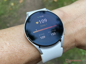 La série Galaxy Watch5 conservera les grands bords de l'écran de la Galaxy Watch4 pour la navigation tactile. (Image source : NotebookCheck)
