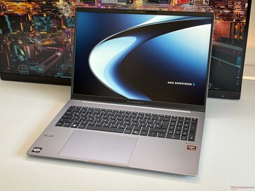 ExpertBook PM5 G2 doté d’une bonne dalle IPS.