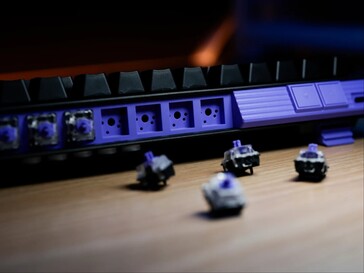 Rangement intégré pour les neuf interrupteurs magnétiques.