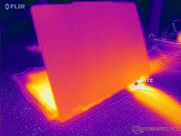 Échappement le long du bord arrière et du bord gauche