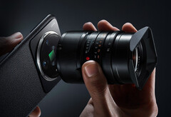 Le Xiaomi 12S Ultra Concept dispose d&#039;une monture Leica M pour les objectifs DSLR. (Image source : Xiaomi)