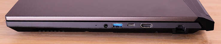 Port casque combiné, USB-A 3.2 Gen 1, USB-C 3.2 Gen 1 avec DisplayPort ; HDMI 2.1 (4K/120 Hz, 8K/60 Hz), RJ 45 (GBit/s LAN, 10/100/1000)