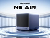 Le prix de départ du N5 Air est de 499 $. Photo : une photo promotionnelle du NAS montrant l'avant et l'un des côtés. (Source de l'image : Minisforum)