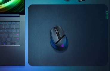 Souris de jeu Razer Basilisk Mobile sur tapis de souris (Image source : Razer)
