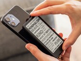 Avec son écran de 4,3 pouces, la liseuse Xteink X4 Pro est extrêmement compacte.