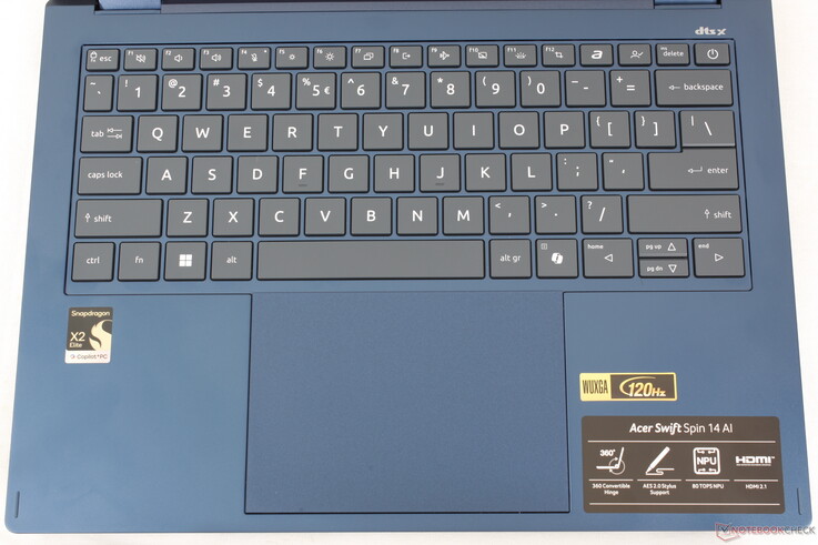 Grand clickpad (12.7 x 8.9 cm) avec un retour souple et des clics discrets