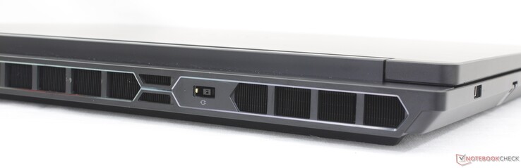Arrière : HDMI 2.1, adaptateur secteur