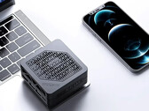 Le EM780 est équipé d'un Ryzen 7 7840U, de 32 Go de mémoire vive et de deux disques durs SSD en Europe. (Source de l'image : MINISFORUM)