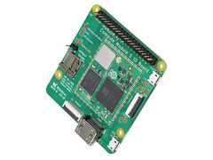 Le Raspberry Pi Compute Module 0 attaché à sa carte IO officielle. (Source de l&#039;image : via ITHome &amp;amp; OpenEmbed)
