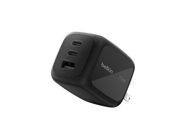 Le chargeur mural 3 ports GaN BoostCharge Pro 70W de Belkin dispose de deux ports USB-C et d'un port USB-A supplémentaire. (Source de l'image : Belkin)