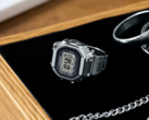 La montre-bague Casio CRW-001-1JR (photo) a une autonomie d'environ 2 ans avec la pile SR621SW. (Source de l'image : Casio)