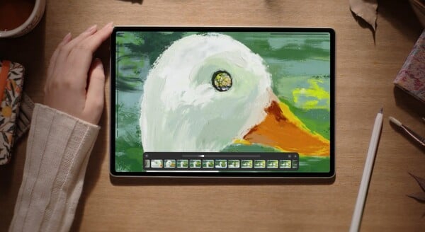 Le Huawei MatePad Pro 12,2'' (2025) est doté d'un écran OLED en tandem. (Source de l'image : Huawei)