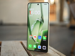 Le OnePlus 13R sera doté d'un écran plat avec des bords fins (Source de l'image : Louis Lee sur Weibo)