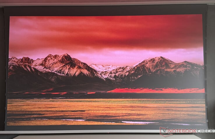 A la lumière du jour (devant la fenêtre à droite), le VisionMaster Max fournit toujours une image clairement reconnaissable