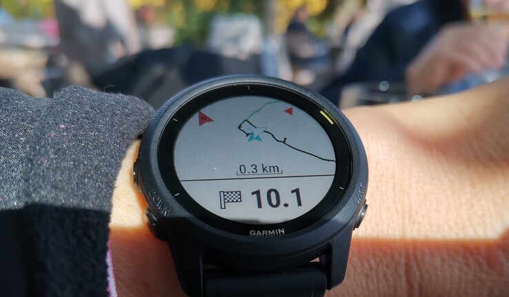 La Forerunner 745, sortie en 2020, était équipée d'un écran MIP