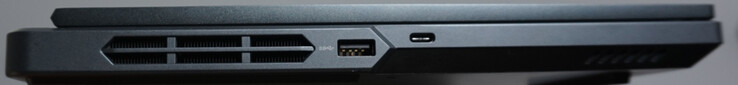 Ports à gauche : USB-A (5 Gbit/s), USB-C (10 Gbit/s, DP)