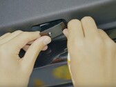 Installation des projecteurs de la Model Y (Source : Tesla)