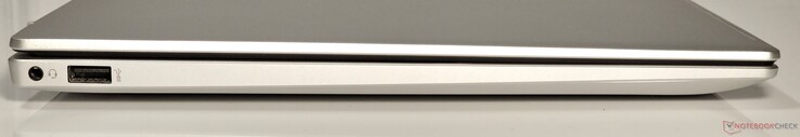À gauche : prise audio combinée 3,5 mm, USB Type-A 5 Gbps
