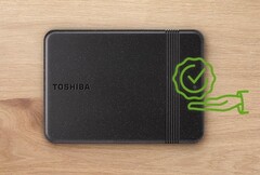 Le disque dur Toshiba se caractérise par un design très épuré, décliné en noir.