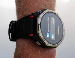 L’Amazfit T-Rex Dual Solar intègre des cellules solaires à l’avant et à l’arrière.
