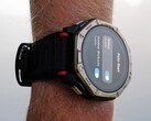 L’Amazfit T-Rex Dual Solar intègre des cellules solaires à l’avant et à l’arrière.