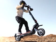 Le scooter électrique tout-terrain Navee XT5 Pro offre jusqu'à 80 miles d'exploration tout-terrain sur des pentes allant jusqu'à 32 %. (Source : Navee)
