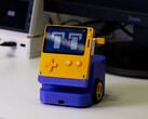 Vous pouvez fabriquer votre propre Playdate PlayBot pour environ 120 $ (Image source : Guillaume Loquin)