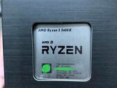 L'AMD Ryzen 5 5600X cherche à menacer l'hégémonie du Core i9-10900K dans les charges de travail à fil unique. (Source de l'image : @GawroskiT sur Twitter)