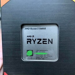 L'AMD Ryzen 5 5600X cherche à menacer l'hégémonie du Core i9-10900K dans les charges de travail à fil unique. (Source de l'image : @GawroskiT sur Twitter)
