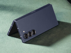 Selon les rumeurs, le Galaxy Z Fold7 suivra les traces du Galaxy Z Fold6 en ce qui concerne l'utilisation de la puce Snapdragon. (Source de l'image : Samsung)