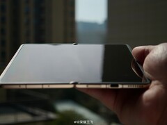 Honor fei Wang, directeur de l'entreprise, a partagé des images réelles du Magic V6 pliable Honor.