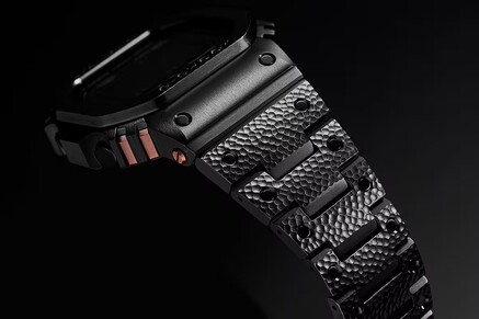 Malgré un solide bracelet en titane, le poids est maintenu à 112 g (Source : Casio)