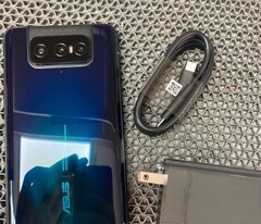 L'Asus Zenfone 7. (Source : @techdroider)