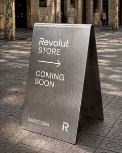 Revolut se dote d'un magasin.