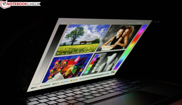 Angles de vision de l'écran OLED du Vivobook 13 Slate