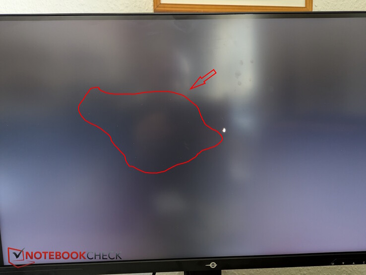 Petits pixels non noirs, mais pas de saignement visible du rétroéclairage