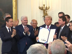 Le président Trump signe la loi GENIUS, qui permet de renforcer les contrôles sur les stablecoins et les émetteurs. (Source de l&#039;image : Maison Blanche)